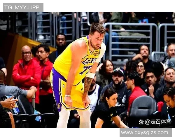 2007年NBA季后赛火箭对爵士首轮激战回顾与精彩瞬间分析