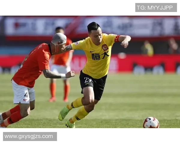 恒大与香港东方激烈对骂引发球迷热议赛场外的纷争与情绪对抗